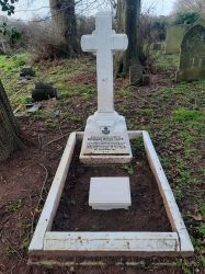 3. RDClive Kenilworth grave